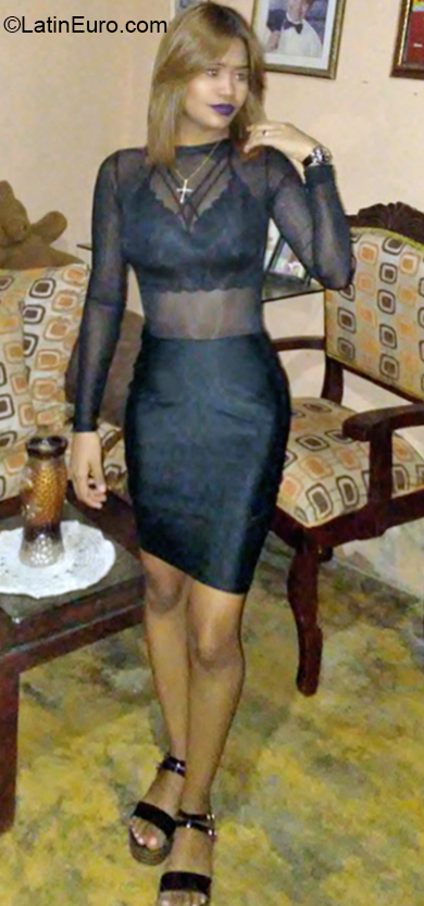 Date this lovely Dominican Republic girl Angela from Santo Domingo DO36757