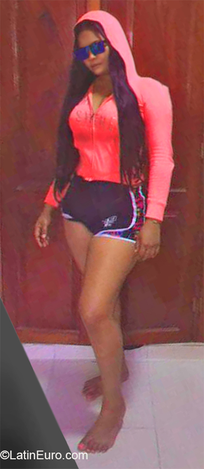 Date this foxy Dominican Republic girl Isa rosee from Santo Domingo DO36790