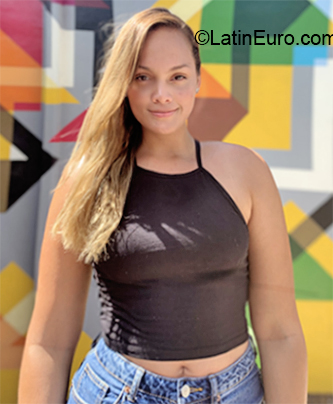 Date this voluptuous Colombia girl Andrea from Cali CO26424