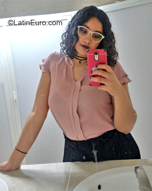 Date this attractive Mexico girl Lupita from Zacatecas MX1732