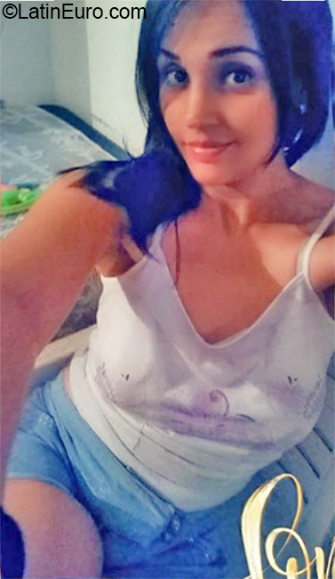 Date this good-looking Venezuela girl Karen from Caracas VE2901