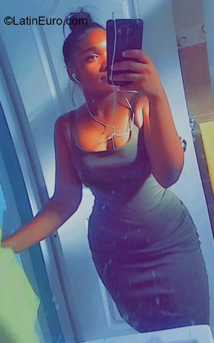 Date this athletic Dominican Republic girl Orlanis from Santo Domingo DO36895