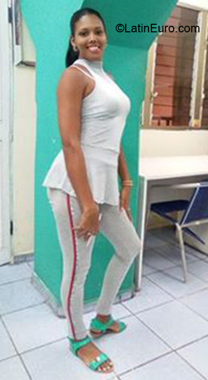 Date this good-looking Cuba girl Mercedes from Santiago de Cuba CU644