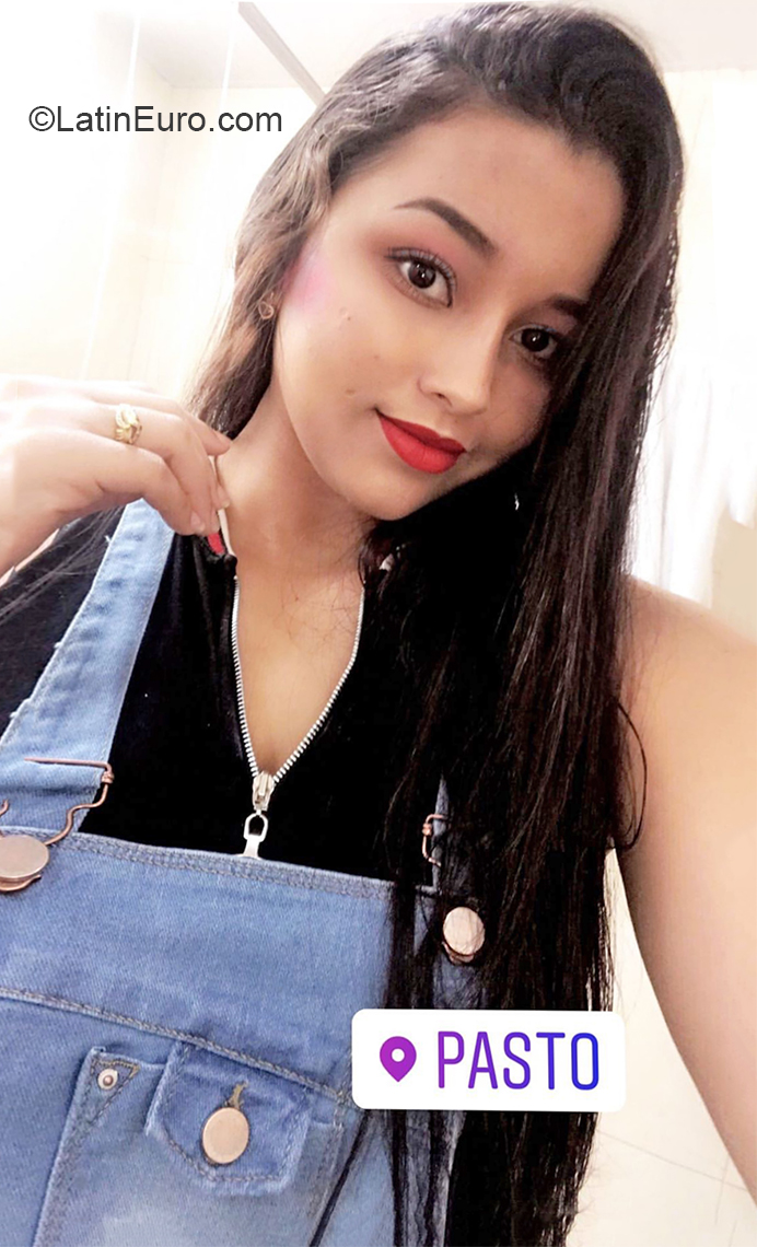 Date this athletic Colombia girl Laura from Medellin CO26600