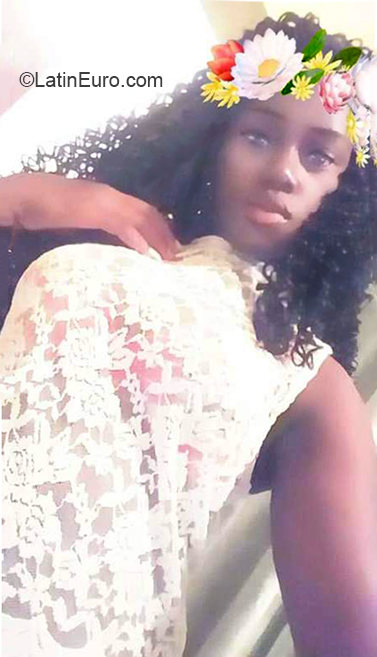 Date this voluptuous Dominican Republic girl Yasmin from Santo Domingo DO37141