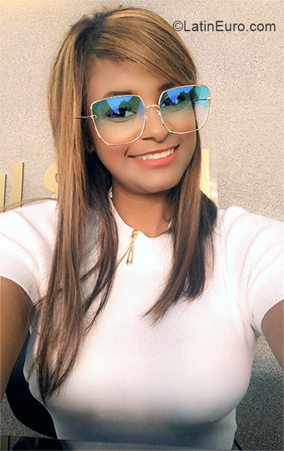 Date this nice looking Dominican Republic girl Rosalis from Santiago DO37147