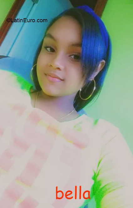Date this hard body Dominican Republic girl Ana Paula from Santiago DO37150