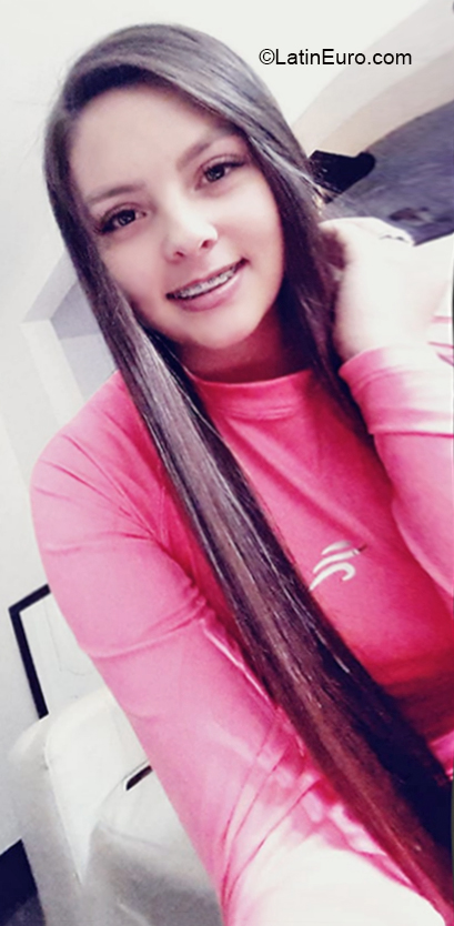 Date this lovely Colombia girl Yessica from Bogota CO27100