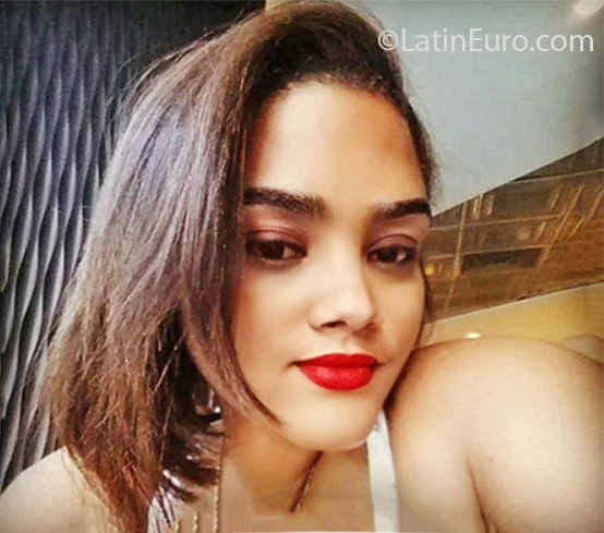Date this happy Dominican Republic girl Karol from Santo Domingo DO37193