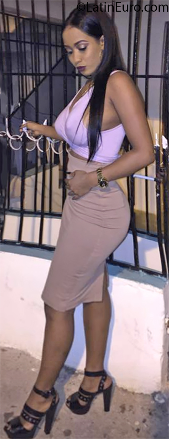 Date this sultry Dominican Republic girl Carolina Grelyn from Santo Domingo DO37194