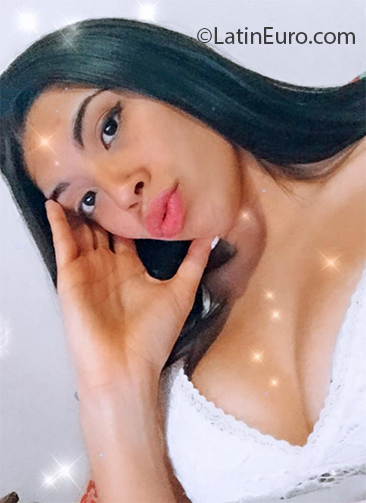 Date this foxy Argentina girl Candela from Buenos Aires AR316