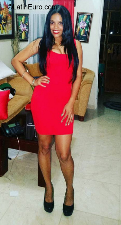 Date this passionate Dominican Republic girl Yarerzet from Santiago DO37224