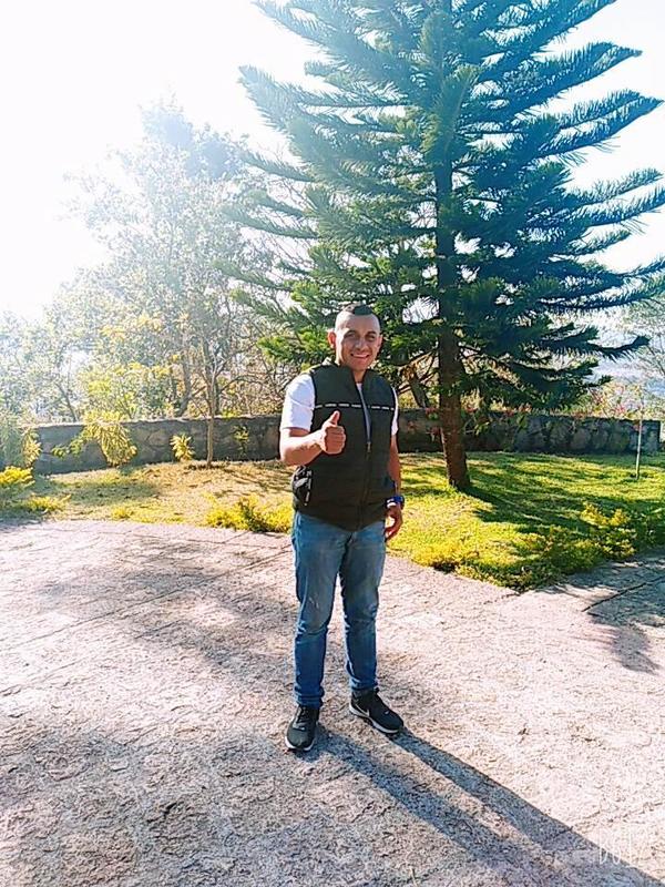 Date this happy Honduras man Raul carmona from Tegucigalpa HN2762