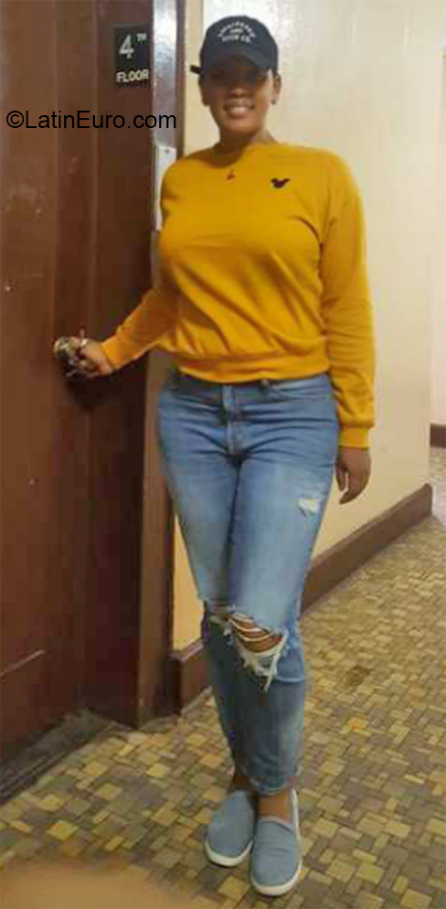 Date this foxy Dominican Republic girl Mara from María Trinidad Sanchez Cabrera DO37370
