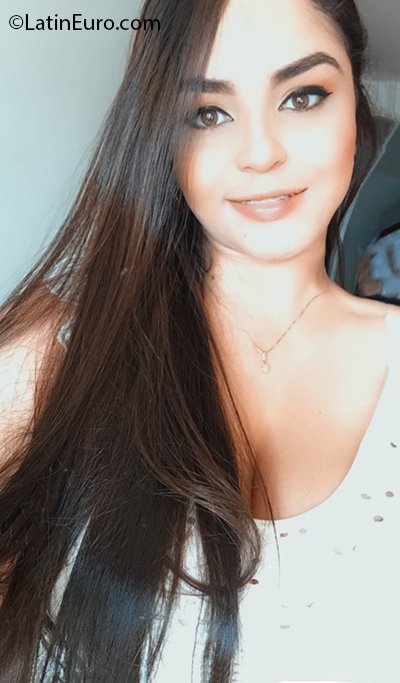Date this beautiful Colombia girl Vanessa from Barranquilla CO26871