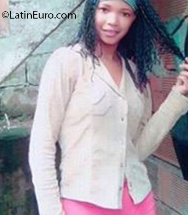 Date this nice looking Colombia girl Yasnury from Medellin CO26876