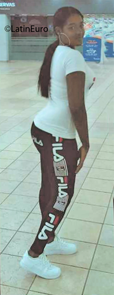 Date this good-looking Dominican Republic girl Wendy from Santo Domingo DO37507