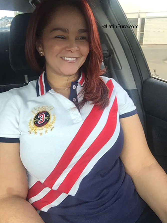 Date this athletic Dominican Republic girl Minerva from Santo Domingo DO37589