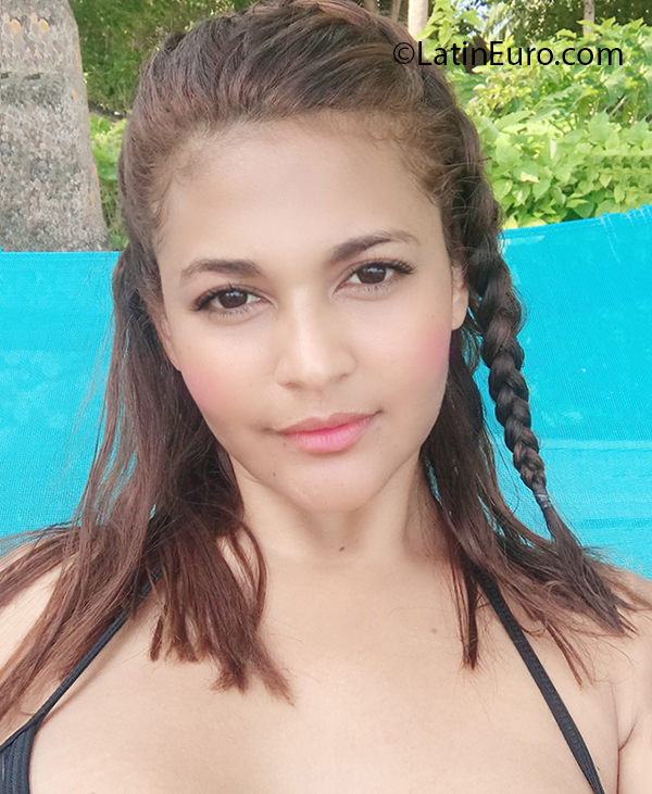 Date this cute Colombia girl Jessica from Medellin CO26947