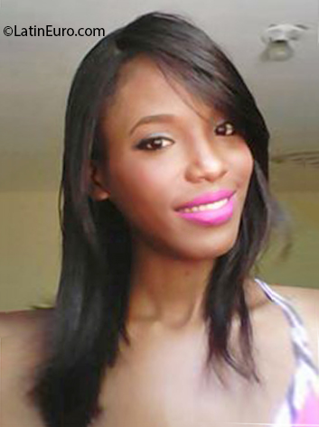 Date this cute Dominican Republic girl Gisely from Santo Domingo DO37697