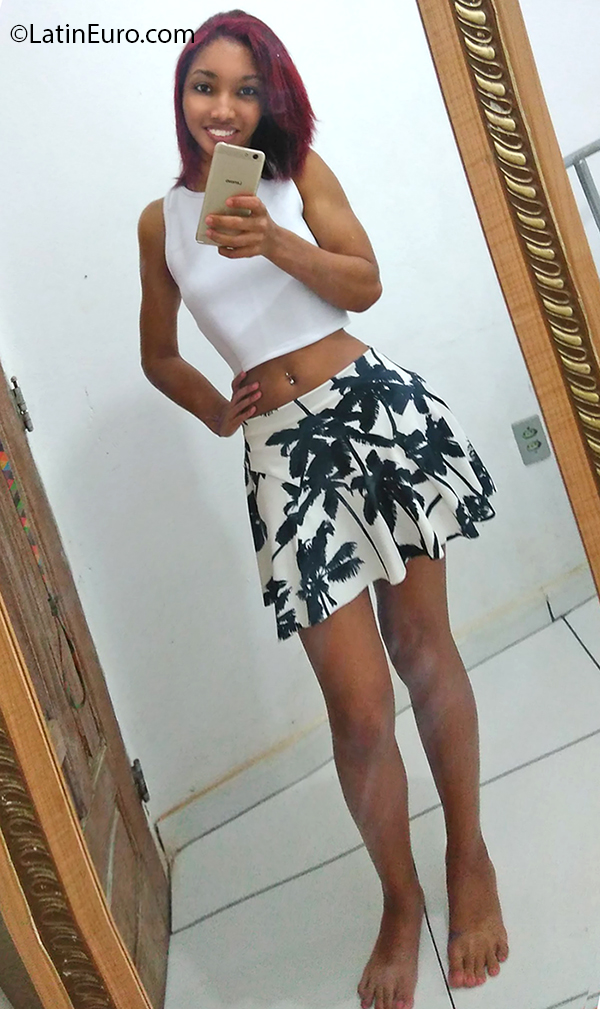 Date this funny Brazil girl Thay from Rio de Janeiro BR11095