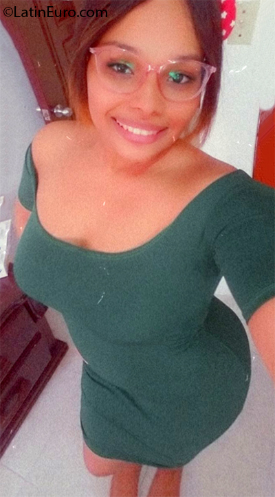Date this beautiful Dominican Republic girl Selenia from Santo Domingo DO37758