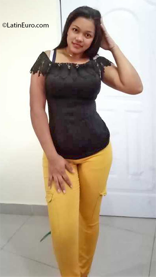 Date this voluptuous Dominican Republic girl Dargelis from Santo Domingo DO37797