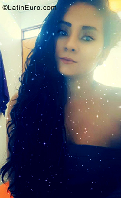 Date this voluptuous Colombia girl Maira from Neiva CO27121