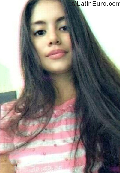 Date this tall Ecuador girl Jazmin from Guayaquil EC484