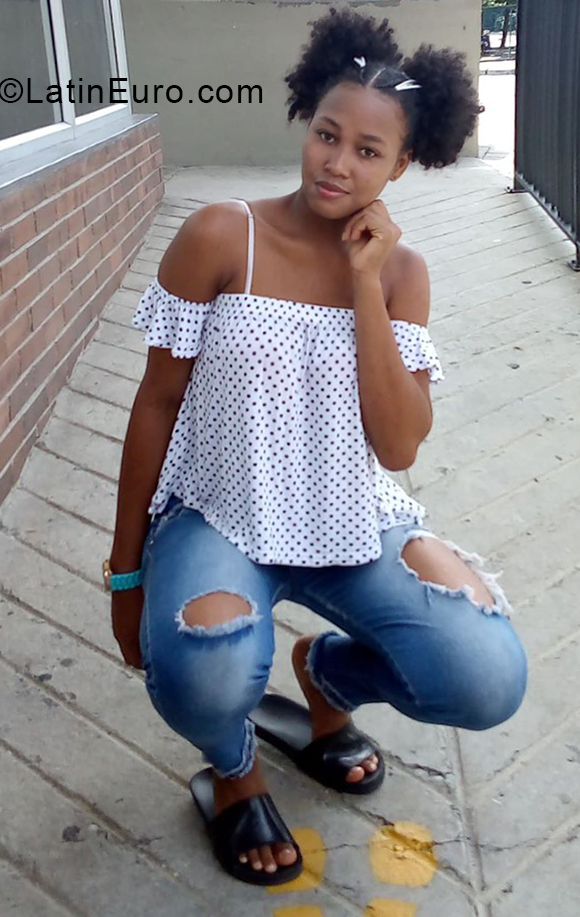 Date this fun Colombia girl Alicia from Medellin CO27187