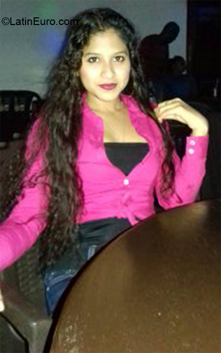 Date this voluptuous Nicaragua girl Izamar from Bluefields NI237