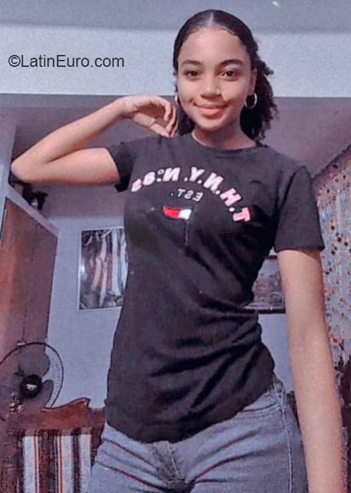 Date this young Colombia girl Juliana from Jamundi CO27221