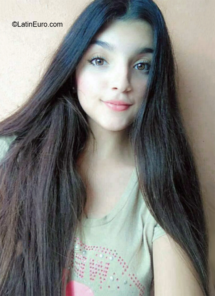 Date this gorgeous Costa Rica girl Lusini from San Jose CR388