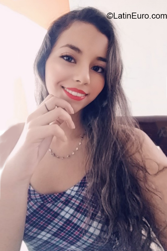 Date this happy Colombia girl Mariana from Ibagué CO27477