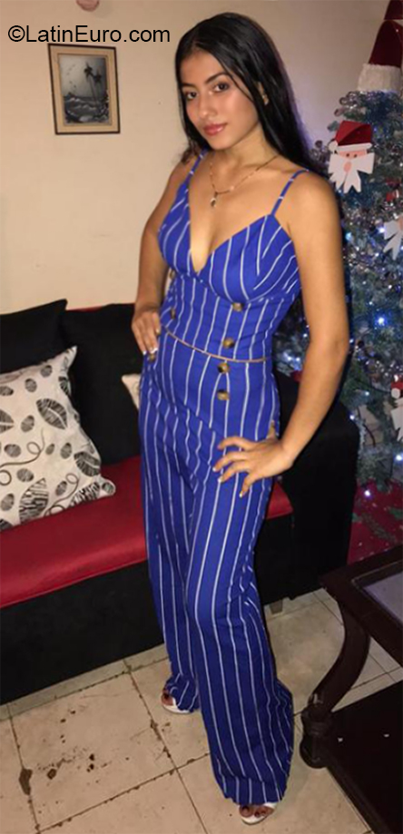 Date this delightful Colombia girl Vanessa from Buenaventura Valle CO27478