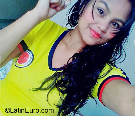 Date this voluptuous Colombia girl Linet from Bogota CO27587