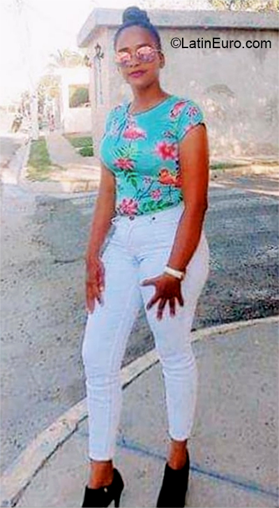 Date this nice looking Dominican Republic girl Nalia from Dajabon DO38290