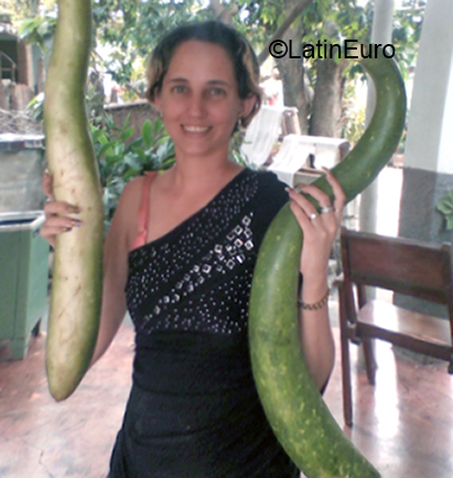Date this sensual Cuba girl Shey from Cienfuegos CU691