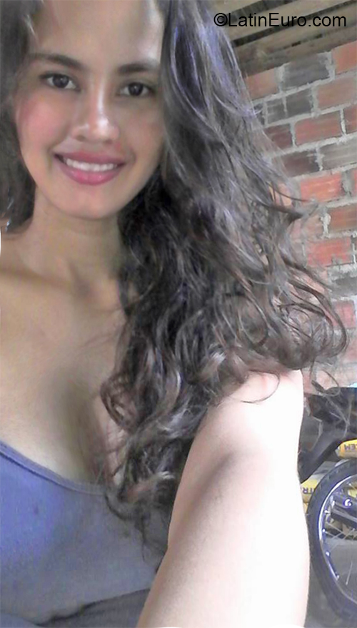 Date this beautiful Colombia girl Angy from Bogota CO27615