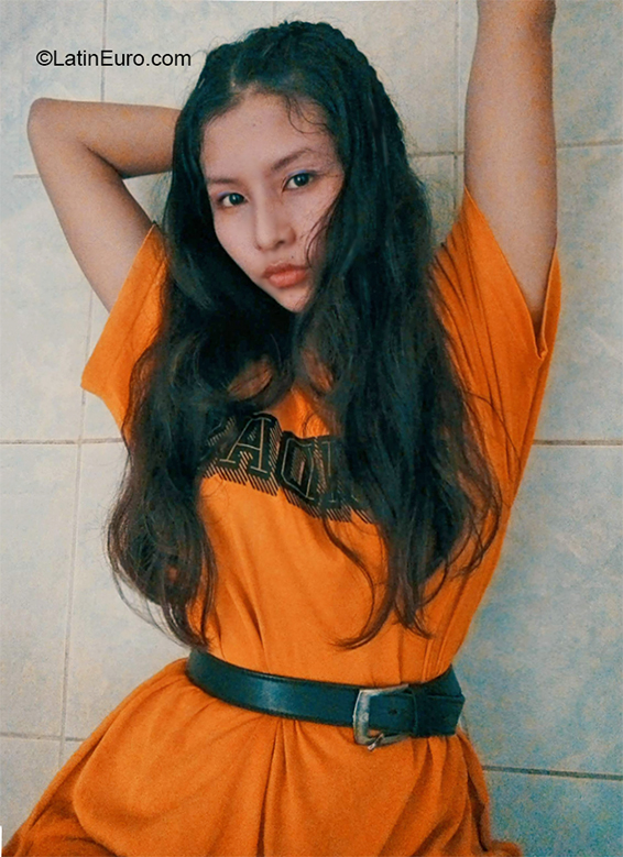 Date this sultry Peru girl Nataly from Lima PE1590