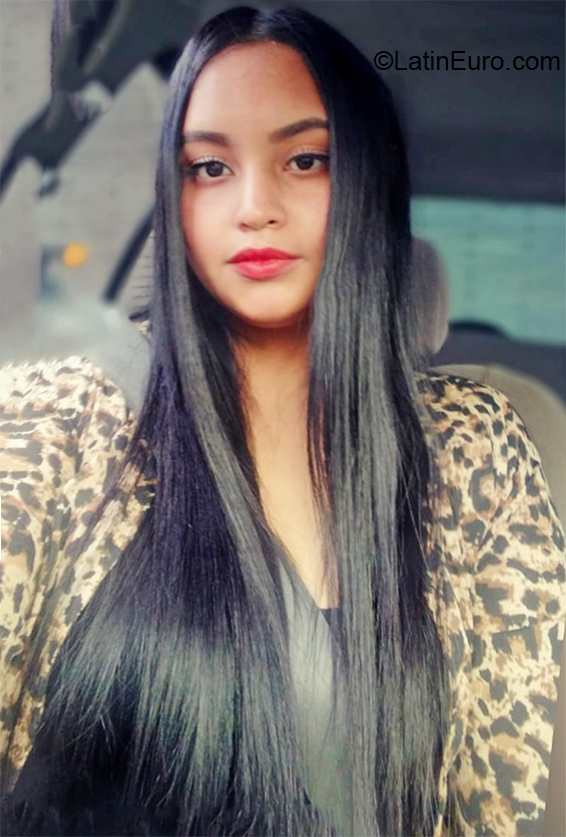 Date this sensual Colombia girl Ana from Medellin CO27891