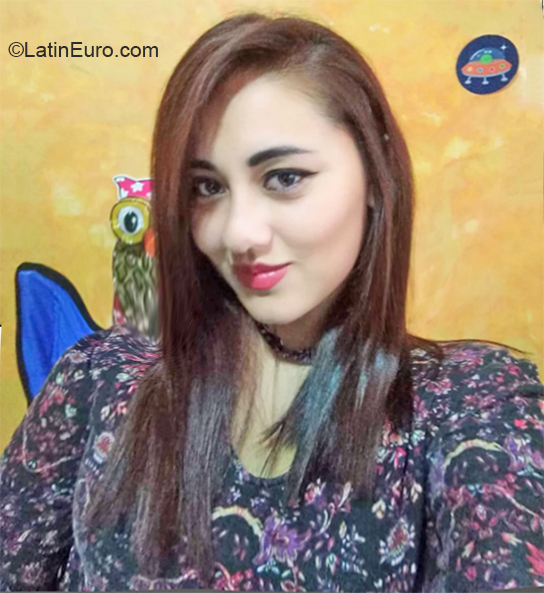 Date this lovely Colombia girl Jennifer from Bogota CO27948
