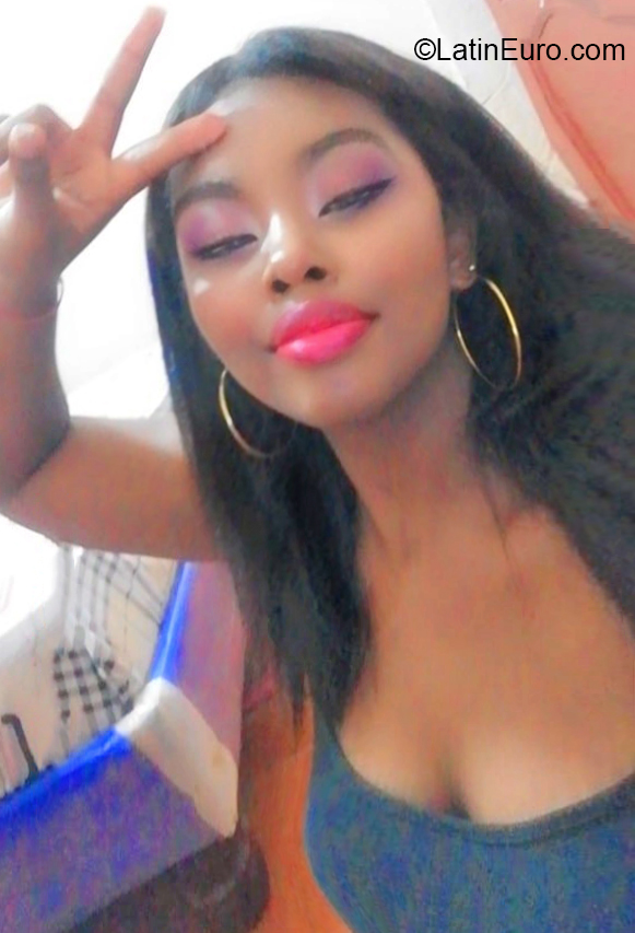 Date this delightful Colombia girl Angela from Ibaque CO27956