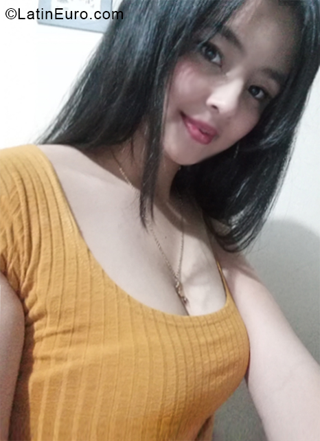 Date this attractive Colombia girl Tania from Medellin CO28127