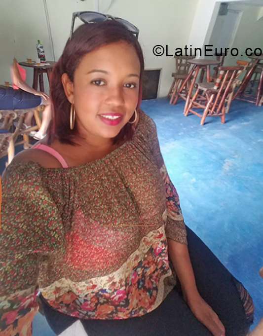 Date this stunning Dominican Republic girl Gabriela from Santo Domingo DO38520