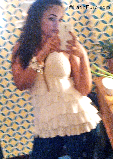 Date this attractive Colombia girl Manuela from Medellin CO28208