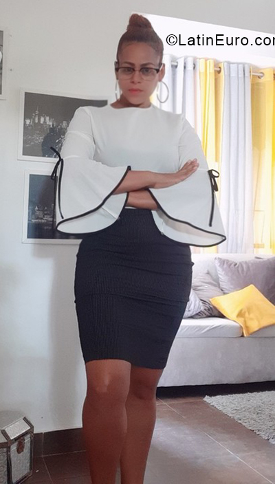 Date this stunning Dominican Republic girl Bethania Jimene from Santo Domingo DO38584