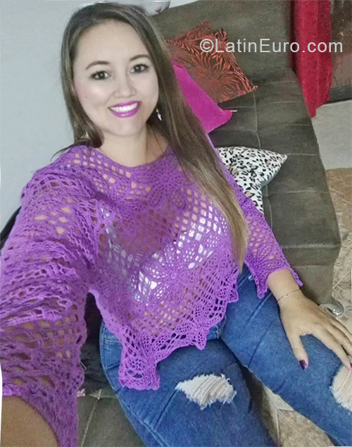 Date this attractive Colombia girl Marcela from Cali CO28310