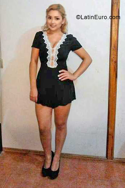 Date this lovely Colombia girl Valeria from Cali CO30511