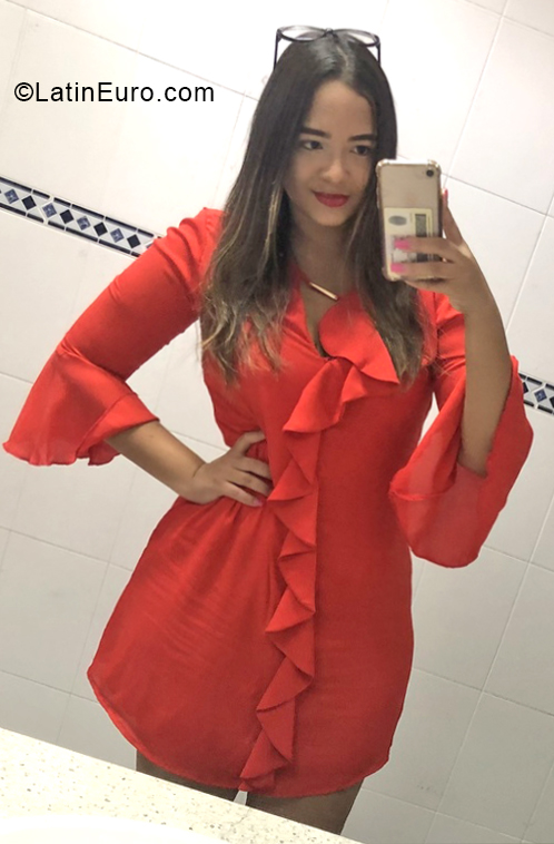 Date this georgeous Colombia girl Sophie from Valledupar CO30496